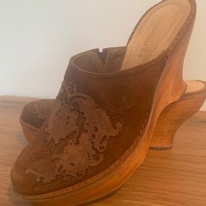 Women’s Matisse suede clogs